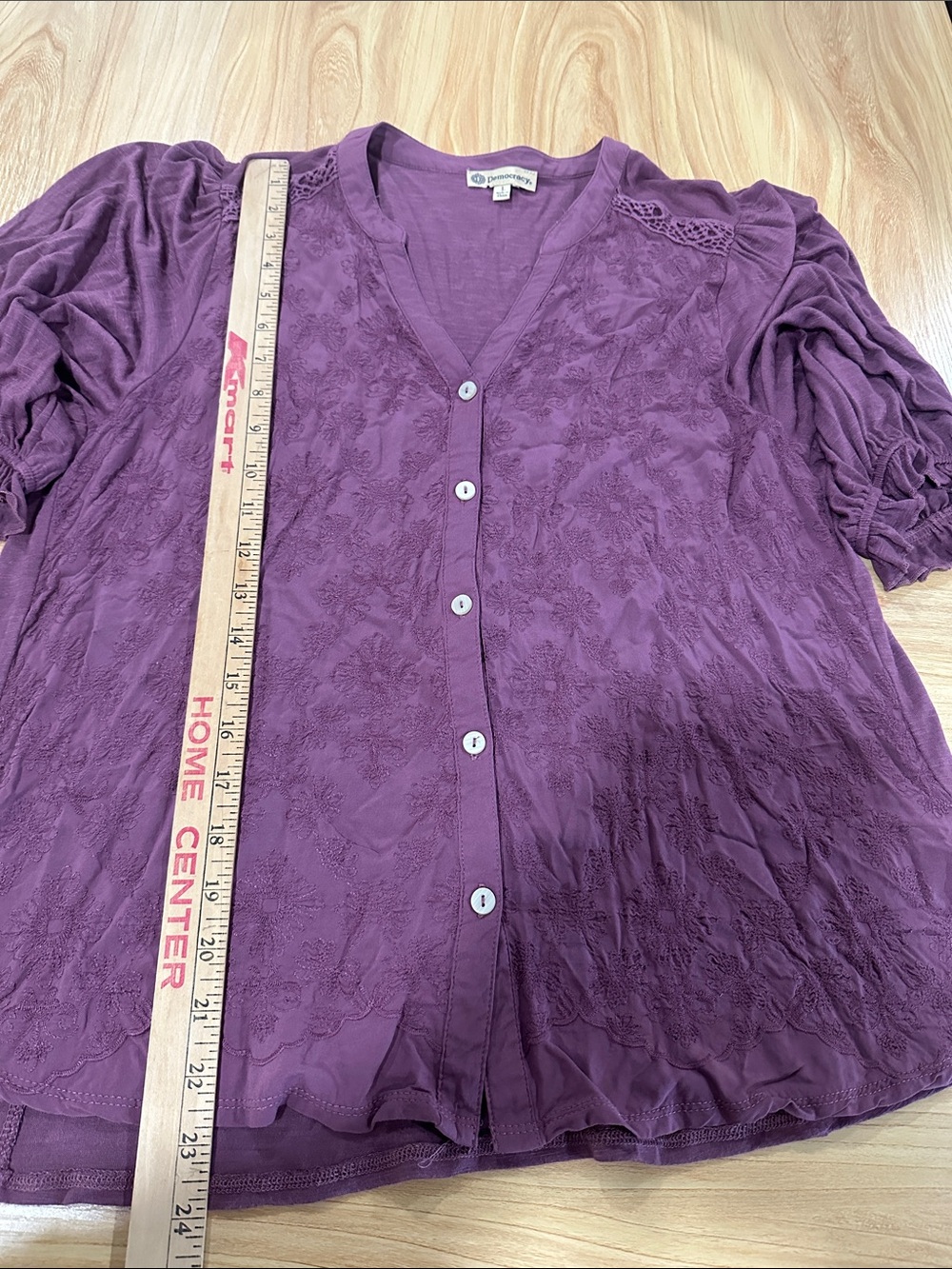 Democracy Plum Button-Front Embroidered V-Neck Blouse size L Rayon blend